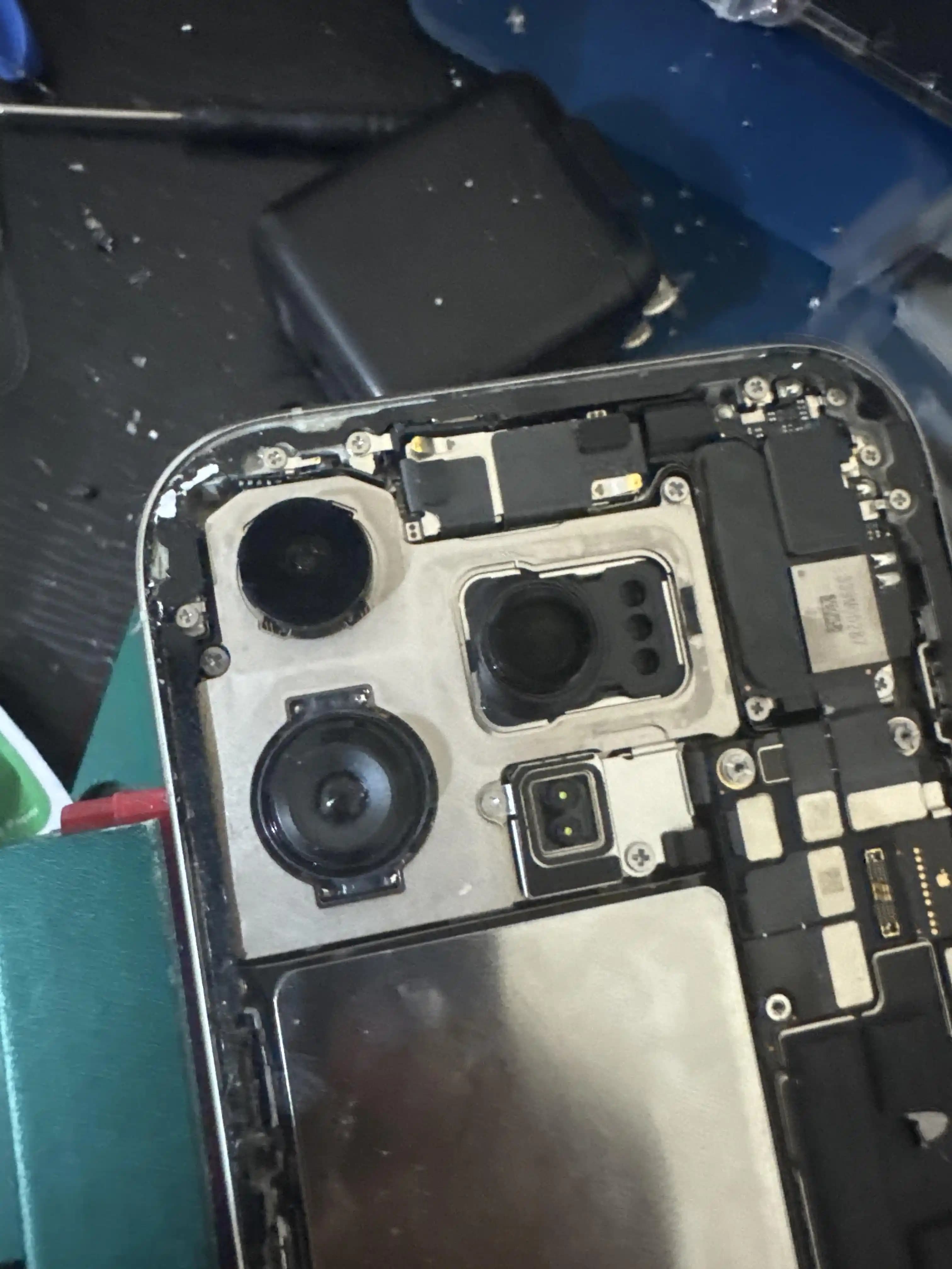 iPhone 15 Pro Max ve Üzeri Kamera Modülündeki Renk Değişimi ve Koruyucu Kaplamalar