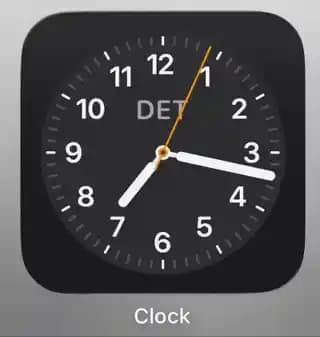iPhone Saat Uygulamasında Tıklama ve Süpürme Hareketlerinin Güç Modlarına Göre Değişimi