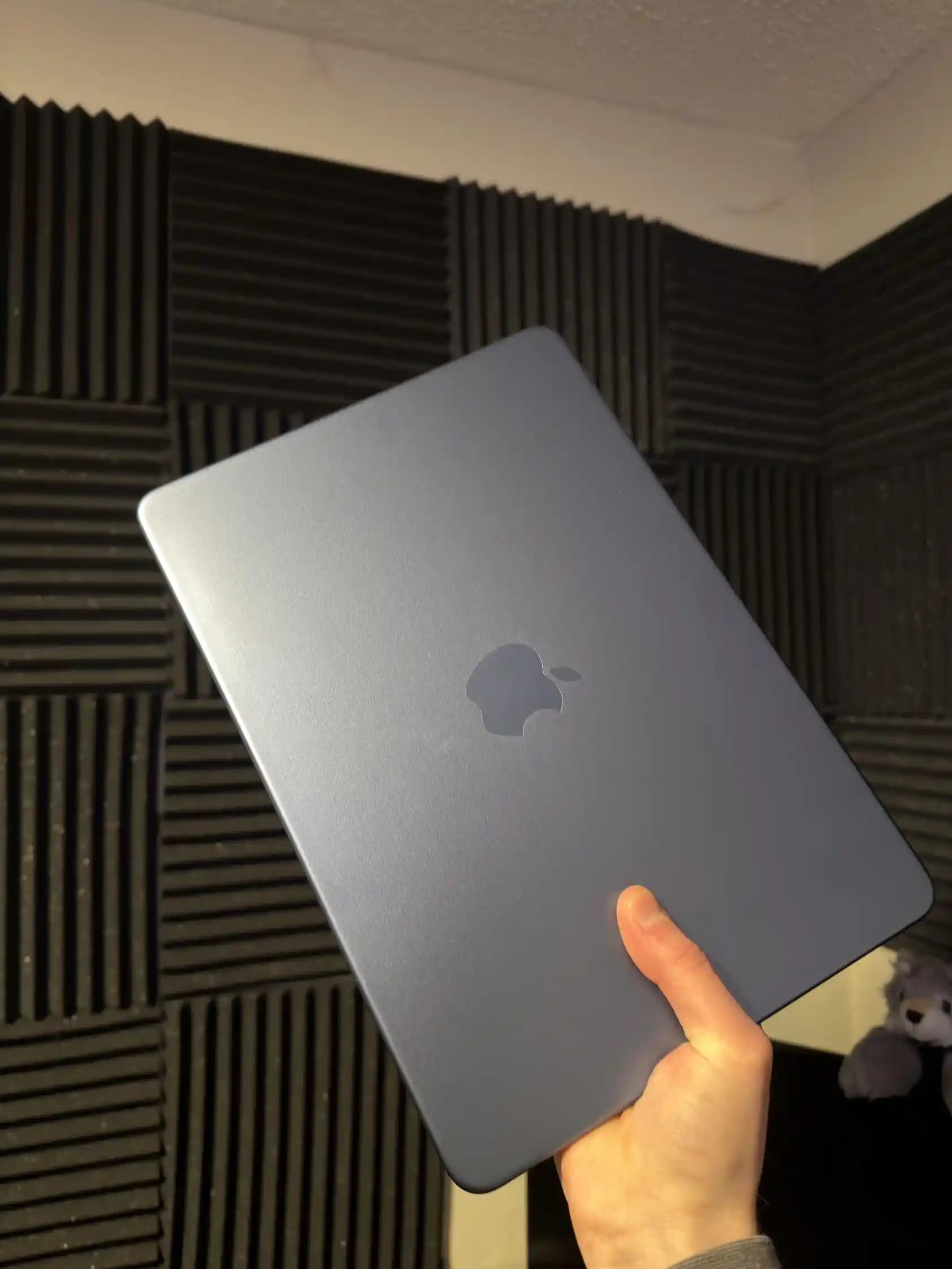 MacBook Neo İncelemesi: Öğrenciler ve Günlük Kullanıcılar İçin Performans ve Özellikler