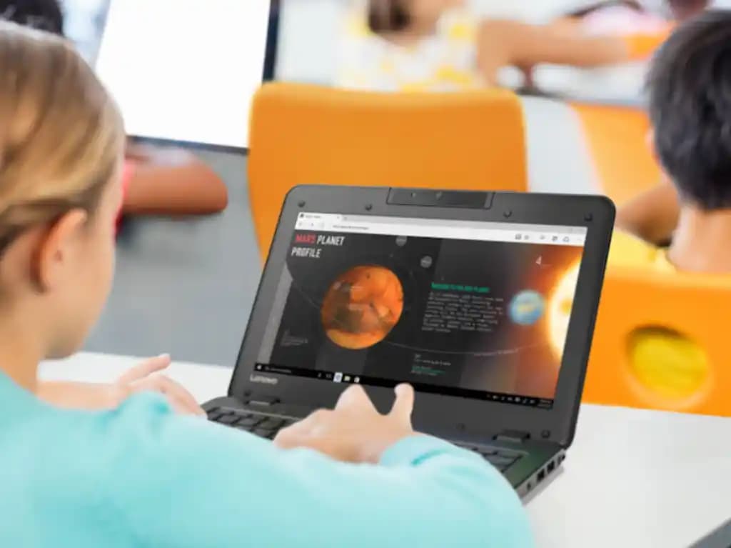 Öğrenciler İçin ThinkPad T14 ve MacBook Neo Dizüstü Bilgisayarlarının Teknik ve Kullanım Kıyaslaması