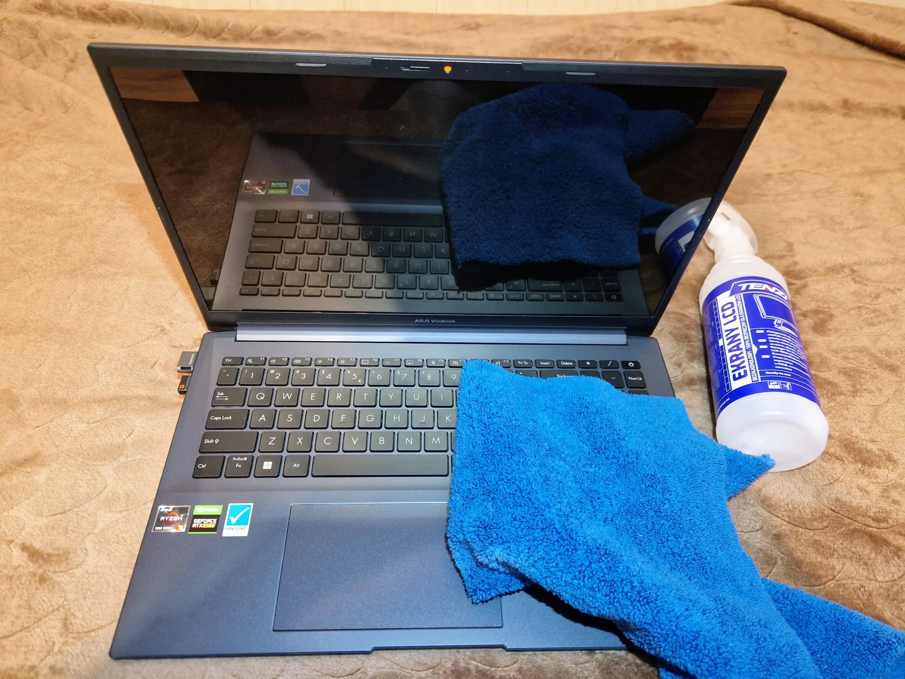 OLED Ekranların Temizliği: Doğru Yöntemler ve Çiziklerden Korunma İpuçları