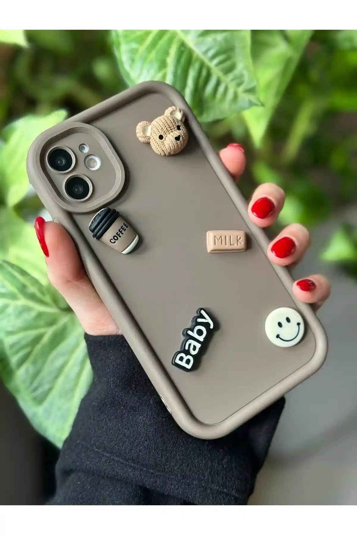 iPhone 11 için Go Aksesuar Kılıfı Karşılaştırması: Çikolata ve Smile Modellerinin Özellikleri