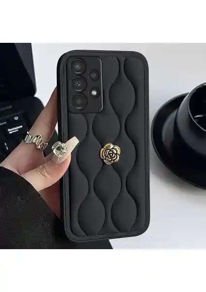 Zebana Camellia Deri Kılıf Galaxy A32 için iki parçalı koruma ve zarif görünüm sunar