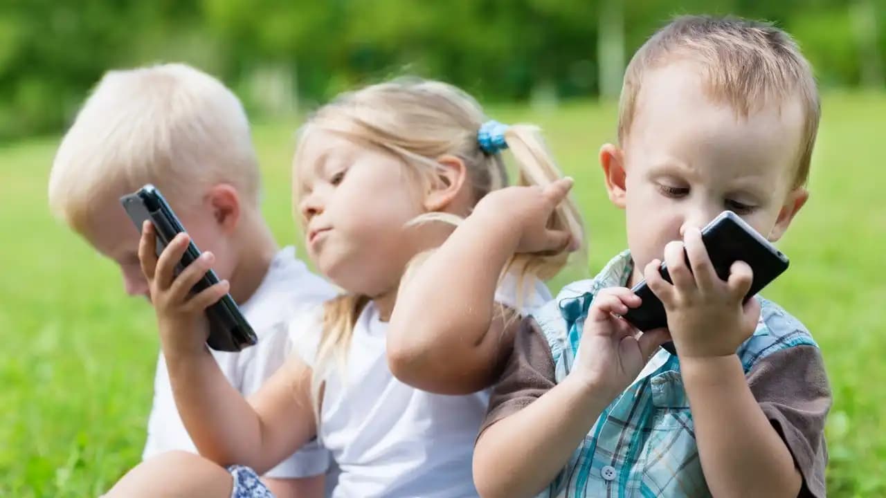 11 Yaşındaki Çocuklara Telefon Almak: Ne Zaman ve Nasıl Karar Verilmeli