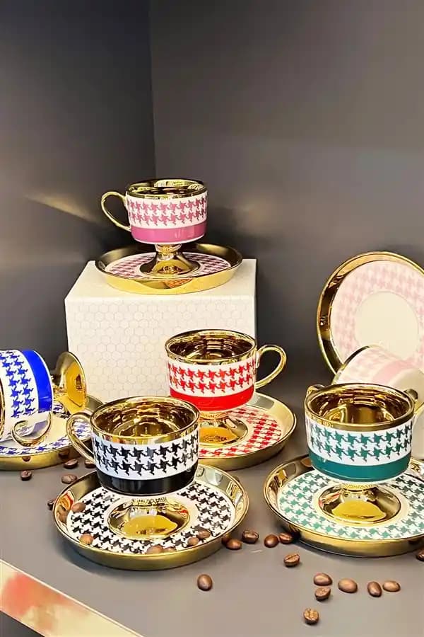 Ayaklı Fincan Takımları: Şık ve Fonksiyonel Tasarımlarla Kahve ve Çay Keyfi