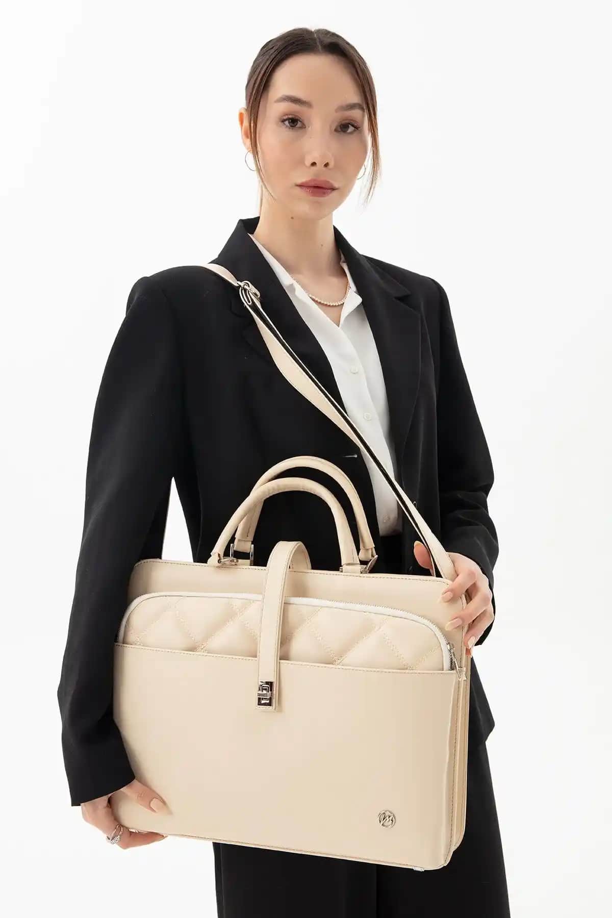 Kadın Laptop Çantası Seçerken Dikkat Edilmesi Gerekenler ve Popüler Modeller