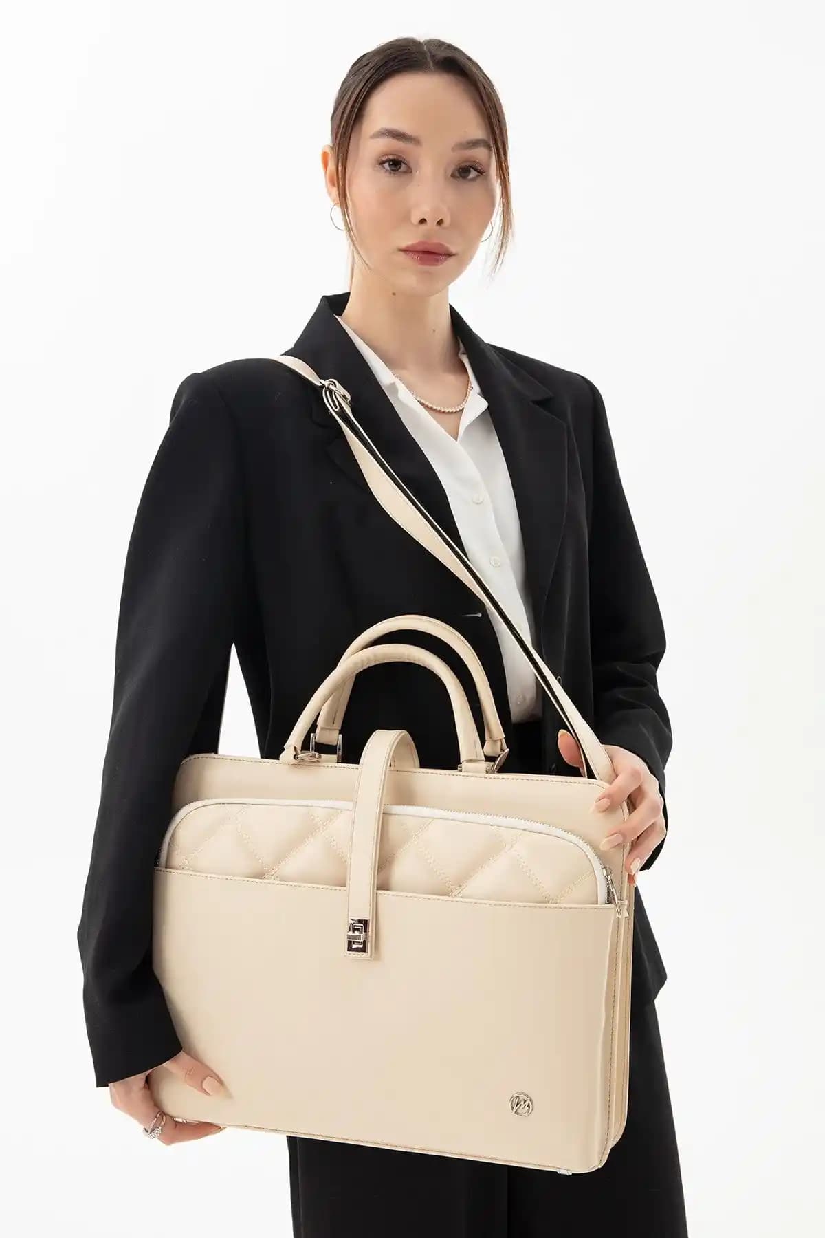 Kadın Laptop Çantası Seçerken Dikkat Edilmesi Gerekenler ve Popüler Modeller