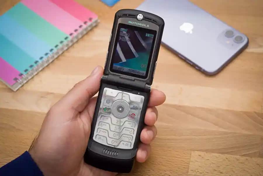 Katlanabilir Telefonların Tarihçesi ve Güncel Teknolojilere Yönelik Analizi