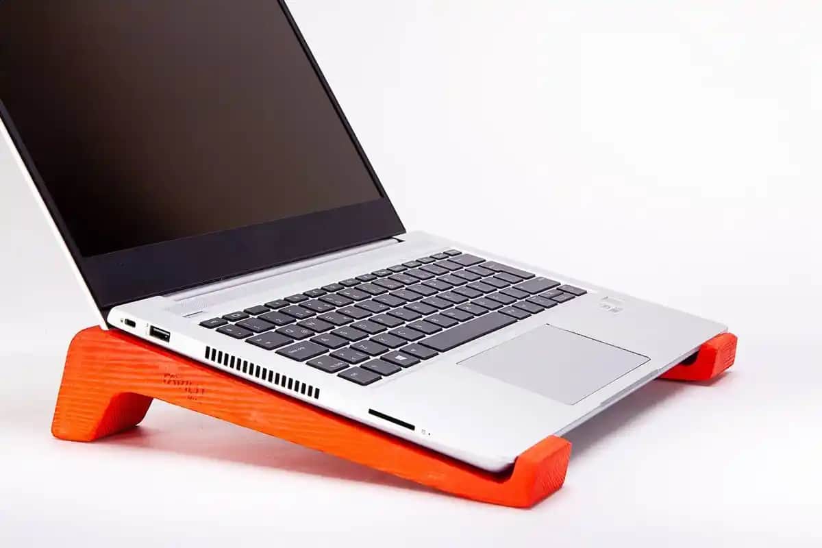 Laptop Altlığı Seçerken Dikkat Edilmesi Gerekenler ve Ergonomik Faydaları