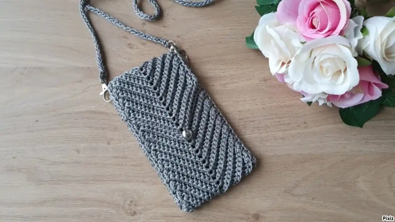 Örgü Telefon Çantası: Şık ve Fonksiyonel El Yapımı Aksesuarlar