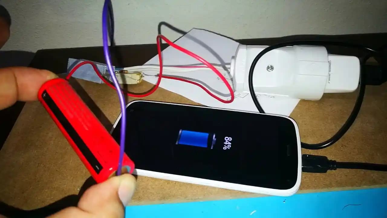 2025'te Şarj Aletinizden Gelen Seslerin 5 Gizli Nedeni ve Çözümü