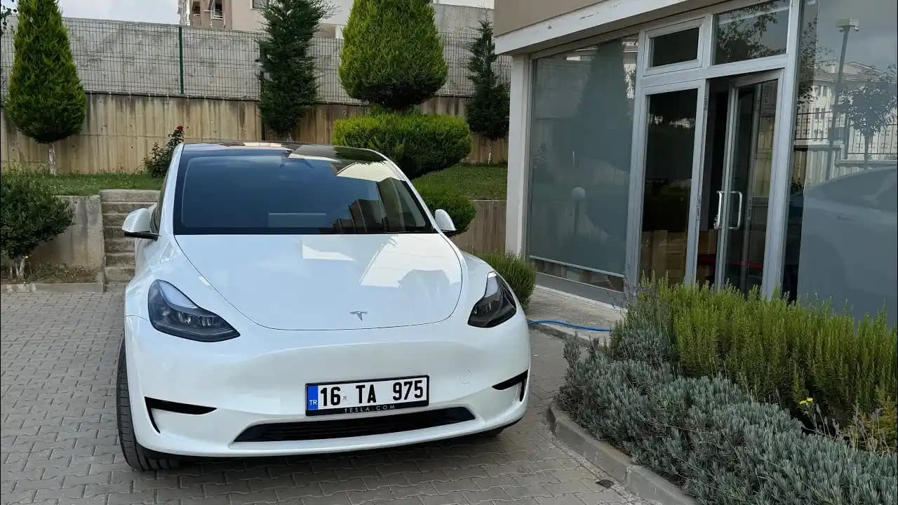 Tesla Batarya Kapasitesi ve Performansını Anlama: Elektrikli Araçlarda Gücün Ölçüsü