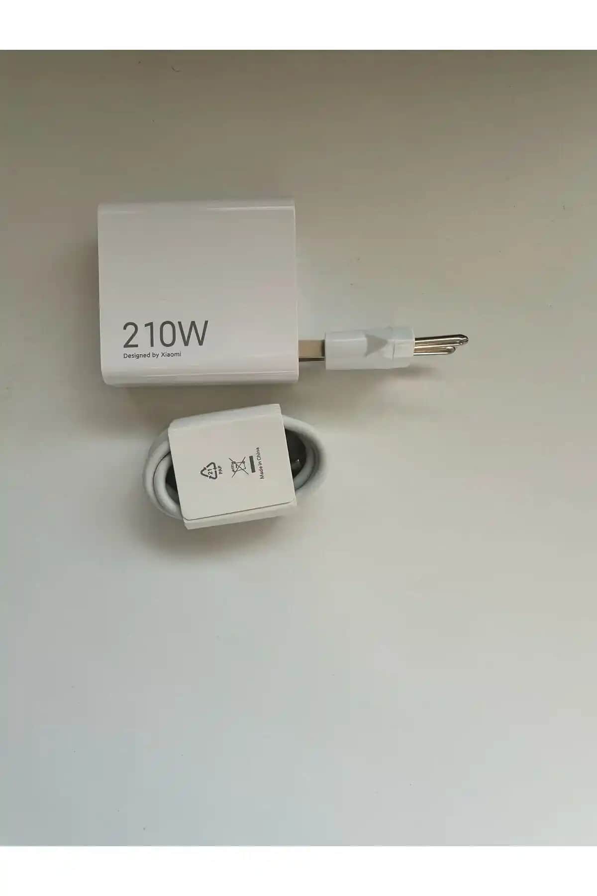 Xiaomi 210 Watt Turbo Hızlı Şarj Aleti: Güç ve Hızın Yeni Standartları