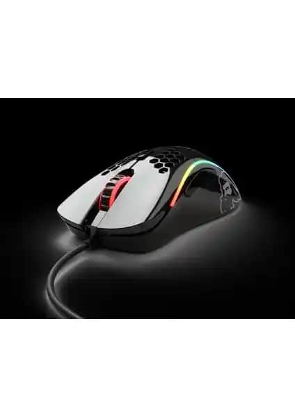 Glorious Model D ve Razer Deathadder Essential Karşılaştırması: Performans ve Konfor Analizi