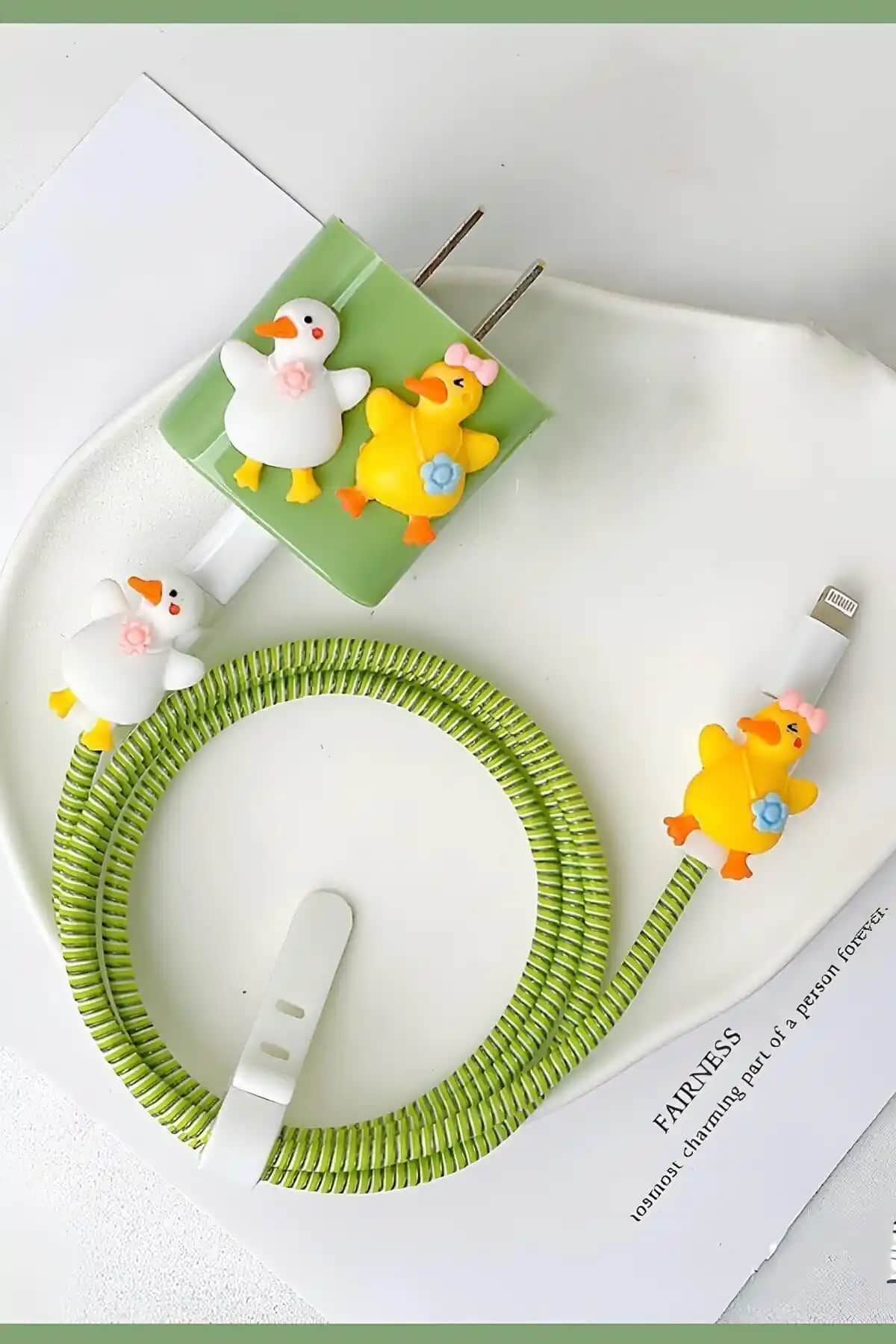 WANNA PROTECT Sevimli Figürlü iPhone Şarj Başlığı ve Kablo Koruyucu Seti