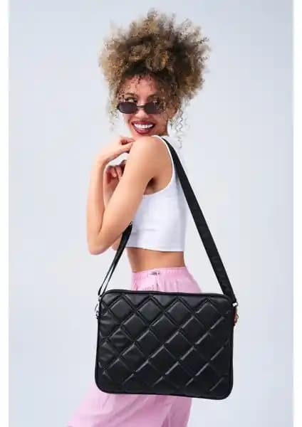 Morca Kapitone Laptop Kılıfı 15-16 İnç Siyah Türkiye’de Üretilmiş Şık ve Dayanıklı Koruma Çözümü