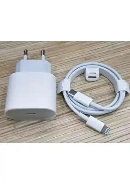 Worldway 20W USB-C Adaptör ve Kablo ile Hızlı ve Güvenilir Şarj Çözümü