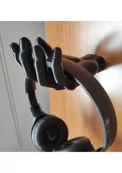 Dekoratif ve Pratik Kulaklık Tutucu Karşılaştırması: Magicland ve Roboqoq Ürünleri Analizi