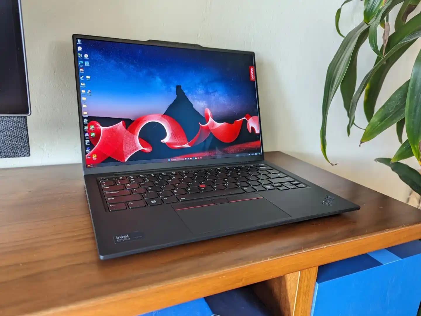 20 Yıllık ThinkPad ve 2 Yıllık ASUS Vivobook: Dayanıklılık, Batarya ve Planlı Eskime Karşılaştırması