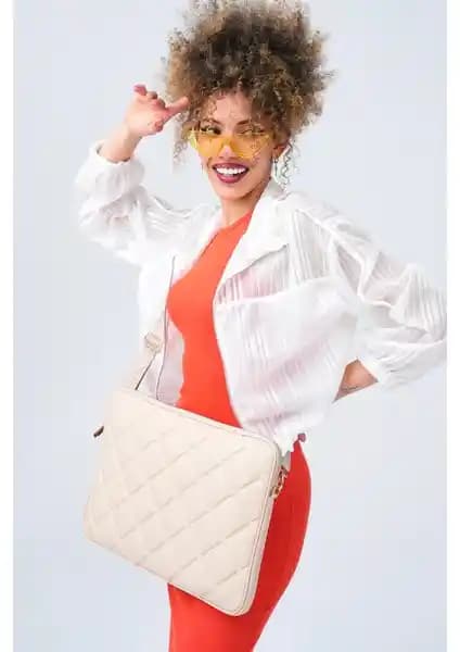 Morca Kapitone Laptop Kılıfı 15.6 ve 16 İnç Bej Renkli Şık ve Dayanıklı Koruma Çözümü