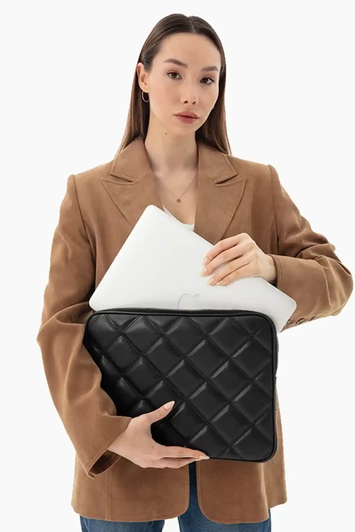 MORCA Siyah Kapitone MacBook Air ve Pro 13-13.3 İnç Kılıfı Şıklık ve Koruma Sunar