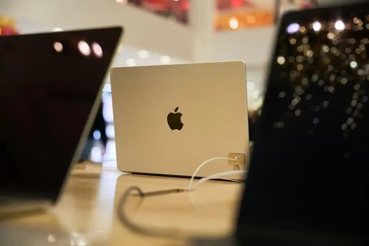 Apple'ın Dokunmatik Ekranlı OLED Ekranlı Yeni MacBook Pro Modeli ve Özellikleri