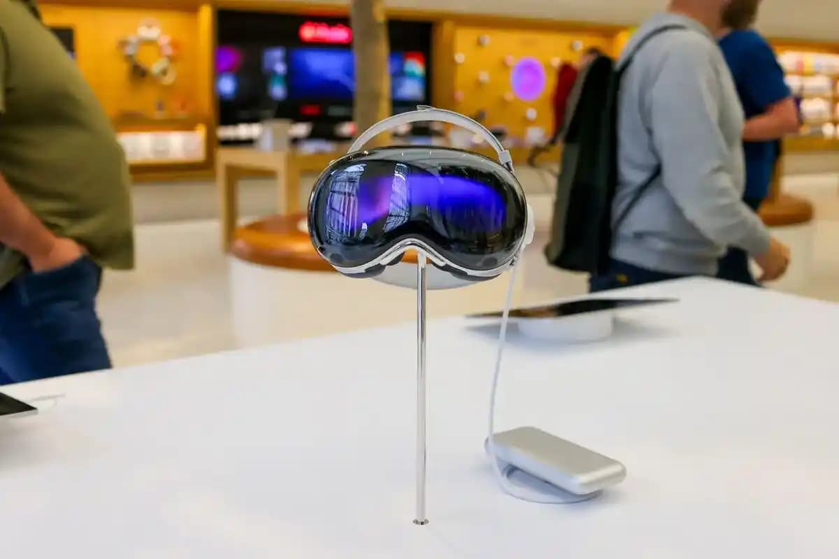Apple'ın Vision Pro ve Yapay Zeka Gözlük Stratejisindeki Değişim ve Gelecek Planları