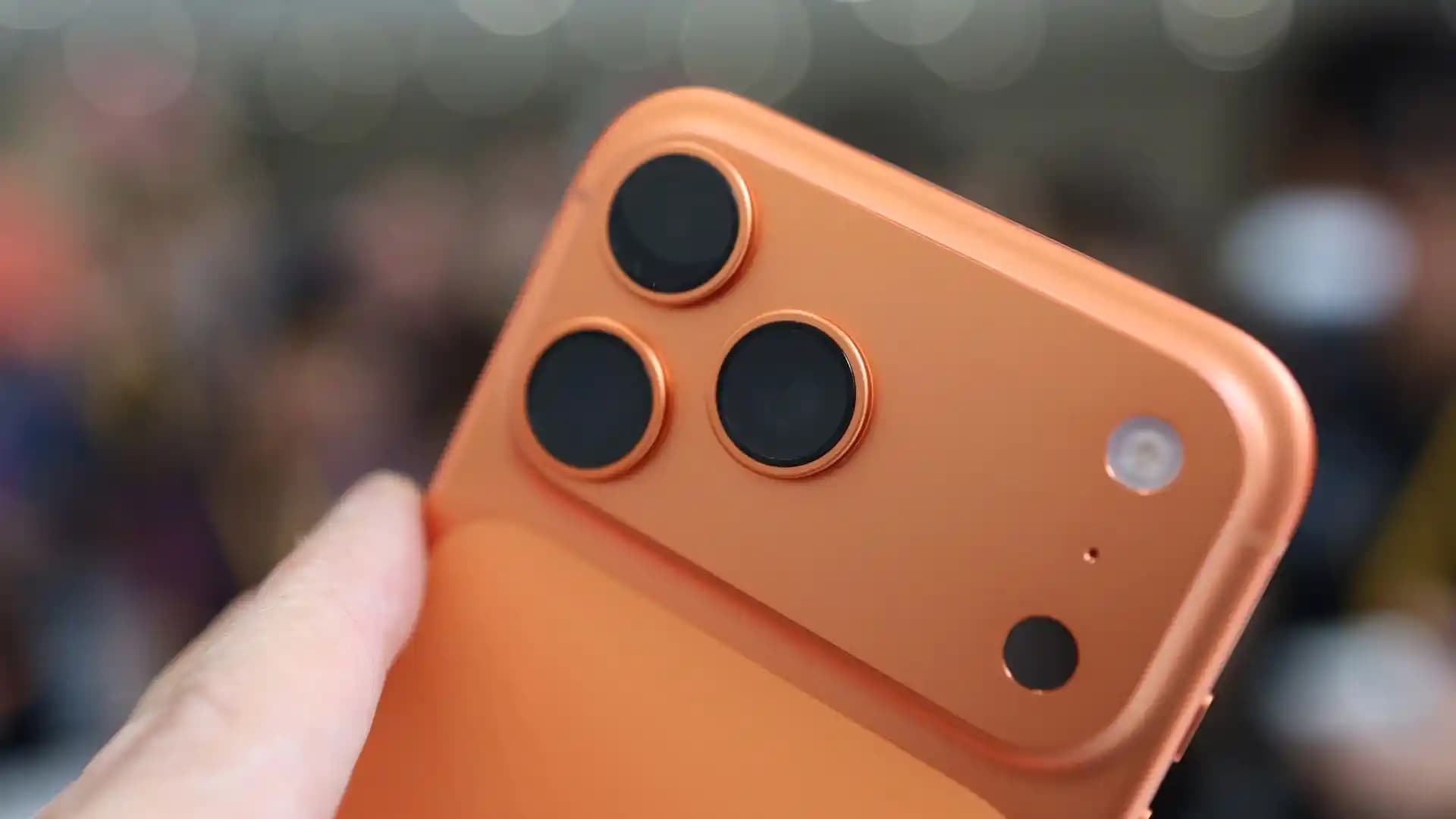 iPhone 17 Pro Cosmic Orange Modelinde Renk Değişimi Sorunu ve Apple'ın Garanti Politikası