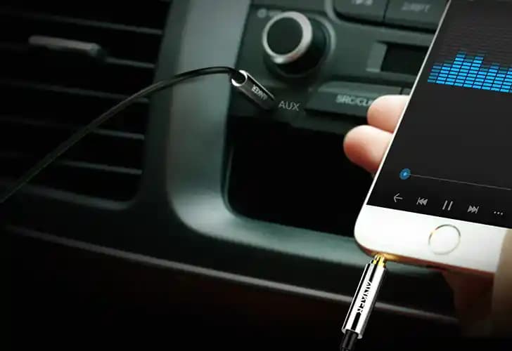 Arabada AUX Nedir? AUX Bağlantısının İşlevi ve Avantajları Hakkında Detaylı Rehber