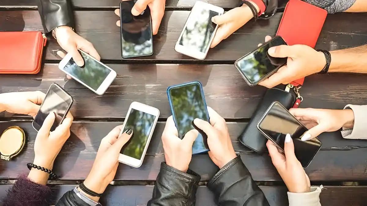 Dünyada En Çok Satan Telefon Markası 2025: Samsung, Apple ve Çinli Rakiplerin Rekabeti