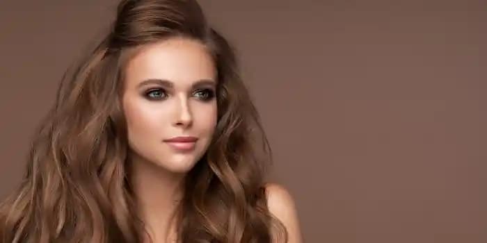 Hacimli Saçlar İçin Teknoloji ve Aksesuarlarla Doğal Hacim Yaratma Yöntemleri