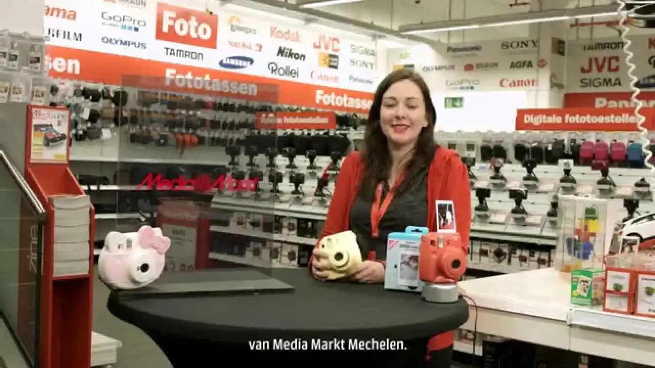 Instax Mini 8: Media Markt'ta Anında Fotoğraf Baskısı ve Şık Tasarım