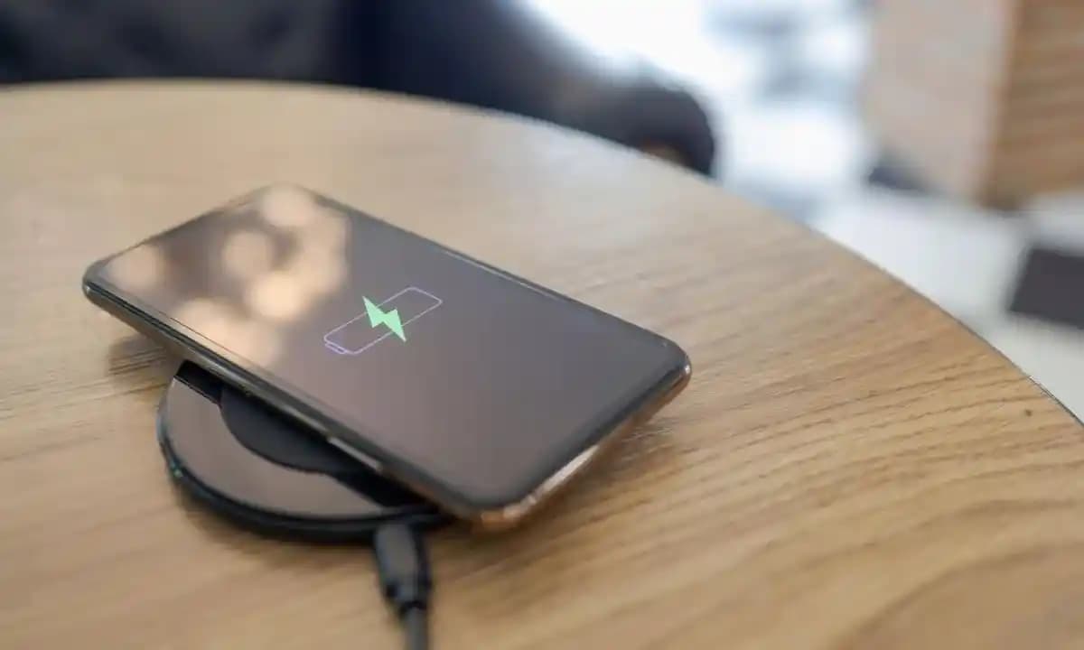 iPhone 11 Pro Kablosuz Şarj Özelliği ve Qi Standardı ile Pratik Şarj Deneyimi