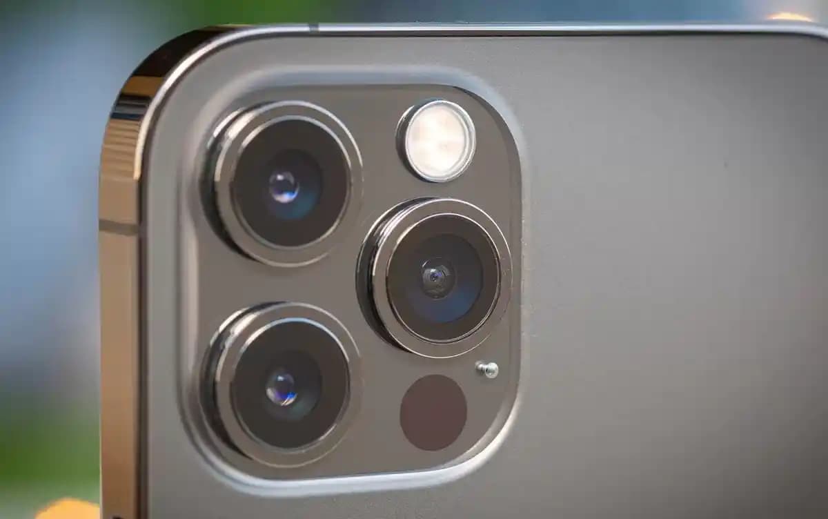 iPhone 13 Pro Max Kamera Özellikleri: Üçlü Sistem ve Gelişmiş Fotoğrafçılık Deneyimi