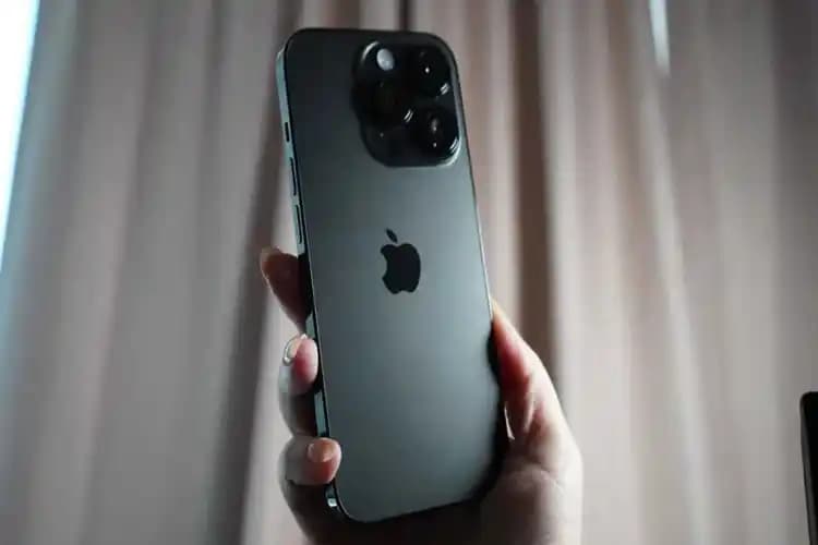 iPhone 15 Ekran Hızı: ProMotion Teknolojisi ile Akıcı ve Enerji Verimli Görüntü Deneyimi