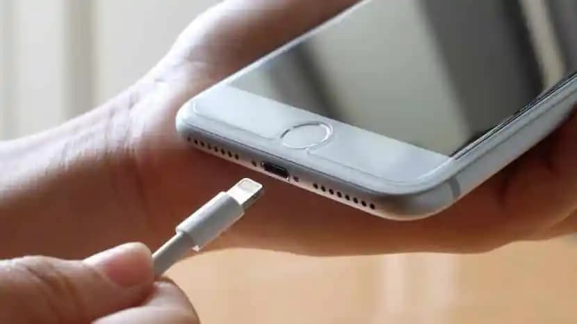 iPhone Şarj Görünüyor Ama Açılmıyor: Nedenleri ve Etkili Çözüm Yöntemleri