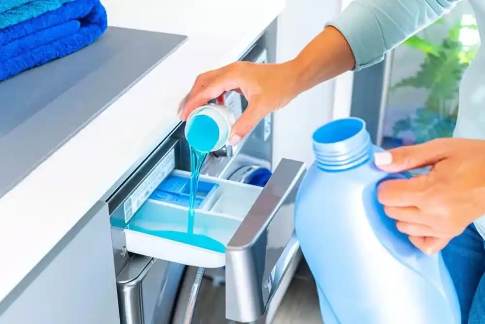 Çamaşır Yumuşatıcı Ne Kadar Konur? Doğru Miktar ve Kullanım Rehberi