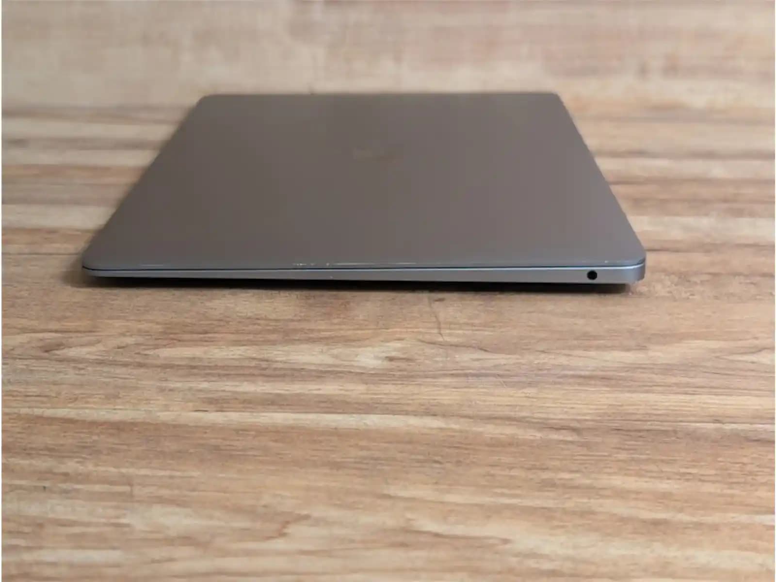 MacBook Air M1: Yenilikçi Tasarım ve Üstün Performansla Taşınabilirlikte Yeni Dönem