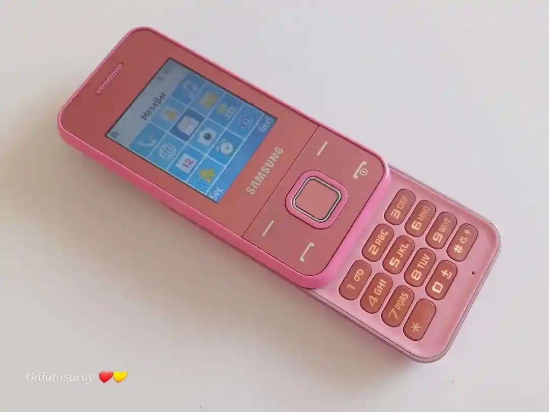 Samsung Pembe Kızaklı Telefon: Estetik ve Fonksiyonelliği Birleştiren Modern Tasarım