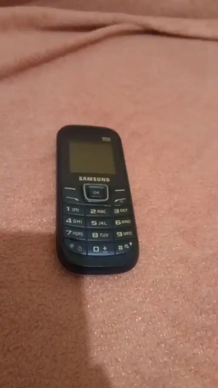 Samsung Tuşlu Telefon Eski Modelleri: Dayanıklılık ve Basitliğin Teknoloji Tarihindeki Yeri