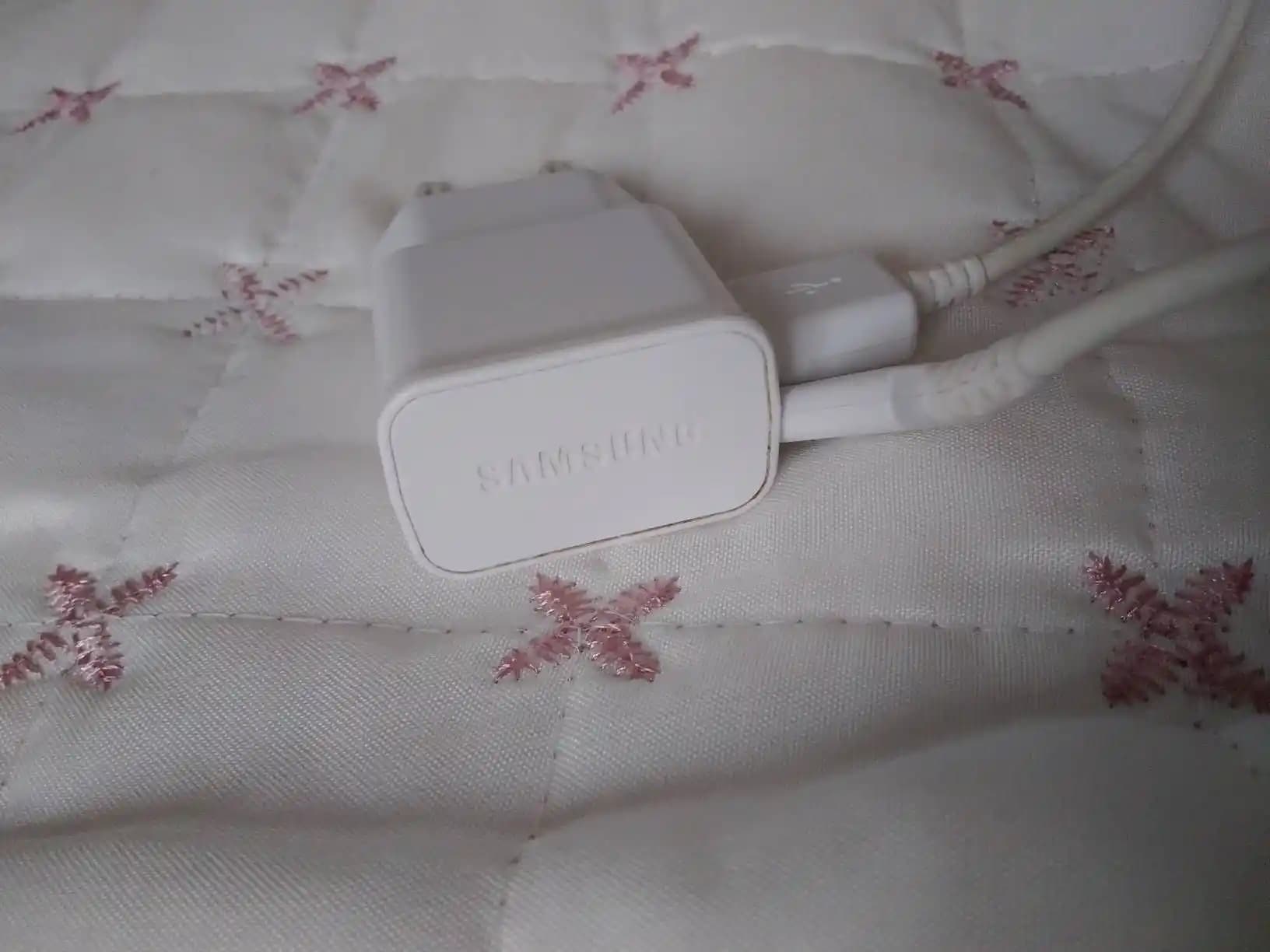 Şarj Adaptörlerinden Gelen Seslerin Nedenleri ve Güvenlik Önlemleri Hakkında Bilgi