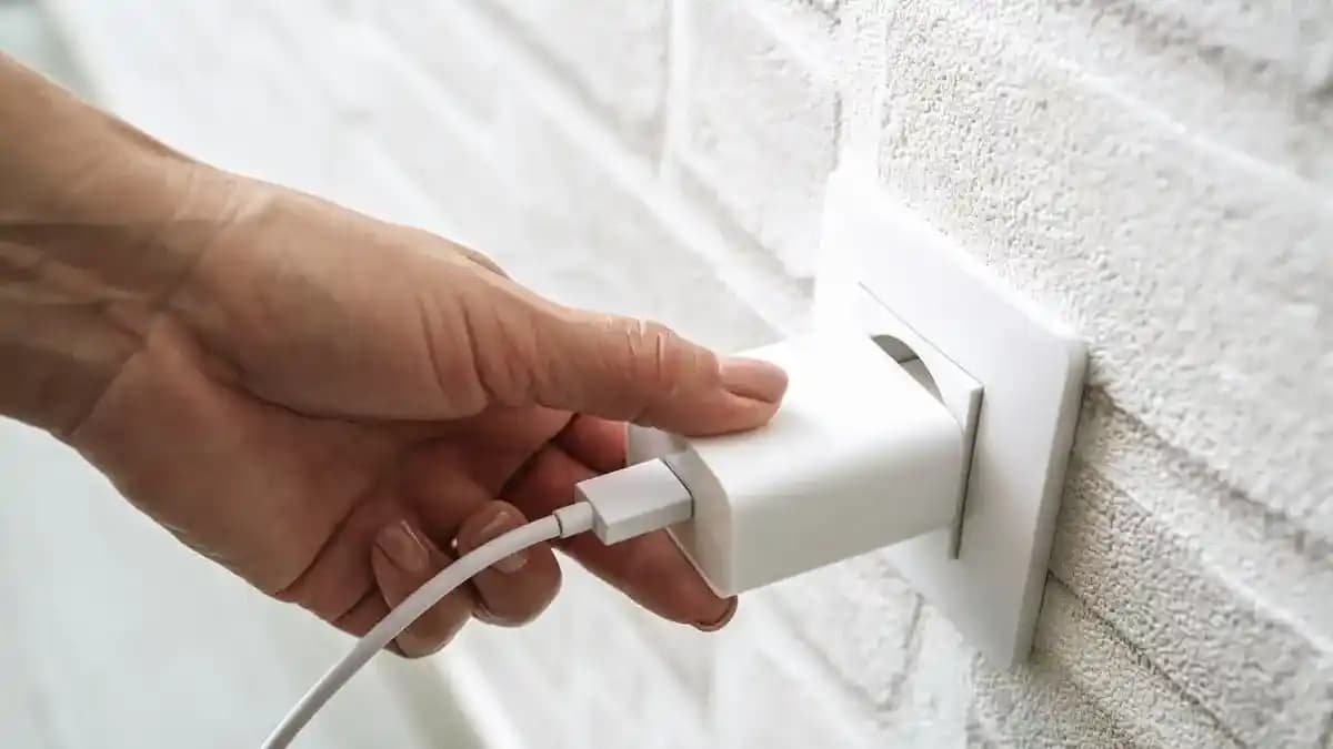 Şarj Adaptörü Neden Ses Çıkarır? Coil Whine ve Ses Azaltma Yöntemleri