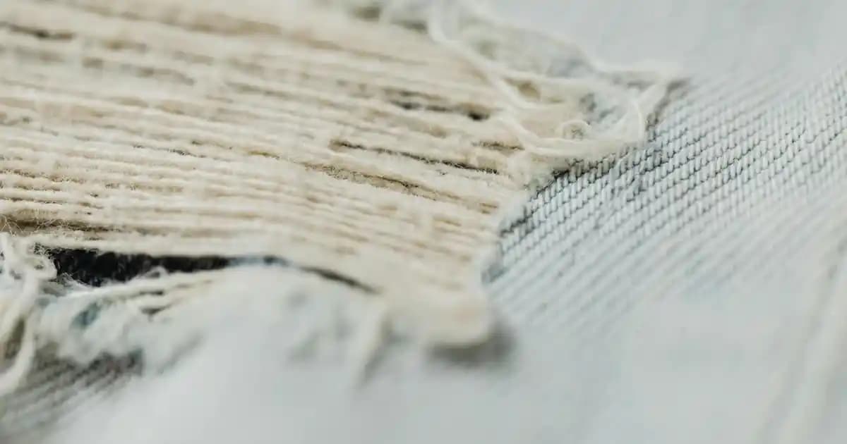 Spigen AP12T: Akıllı Telefon ve Tabletler İçin Dayanıklı ve Şık Koruyucu Kılıf