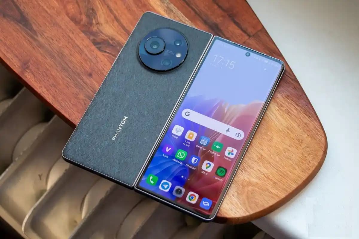 TECNO'nun En Yeni Katlanabilir ve 5G Destekli Akıllı Telefon Modelleri