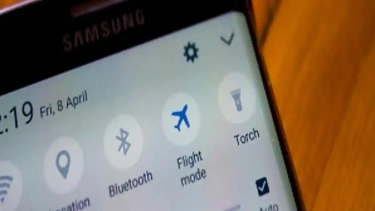 Telefon Uçak Modunda Çalıyor: Nedenleri ve Etkili Çözüm Yöntemleri