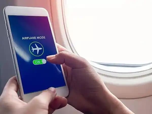 Uçak Modundayken Telefon Çalıyor mu? Kablosuz Bağlantılar ve Arama Durumları