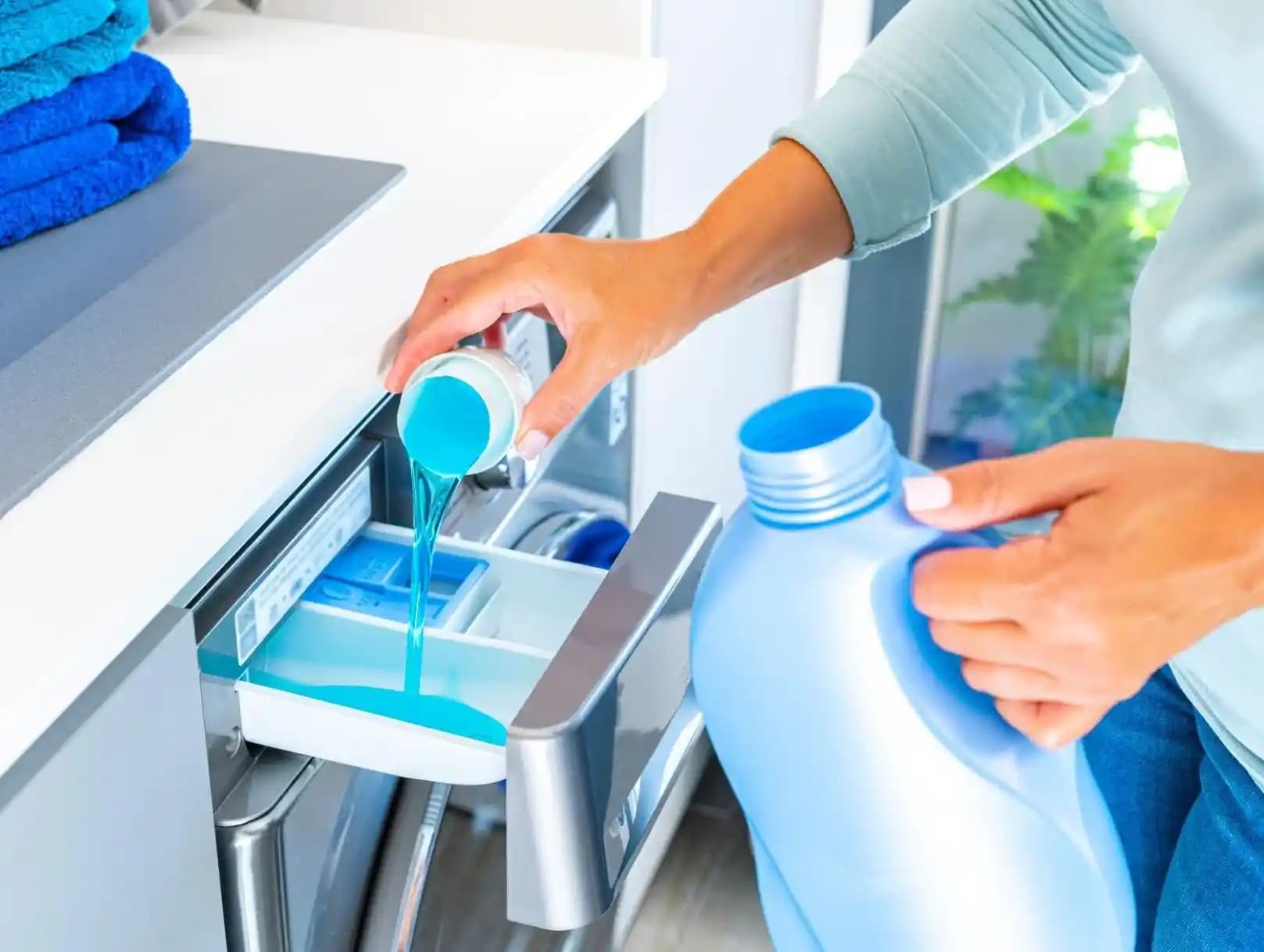 Ütüye Yumuşatıcı Konulur Mu? Doğru Kullanım ve Ütü Bakım İpuçları