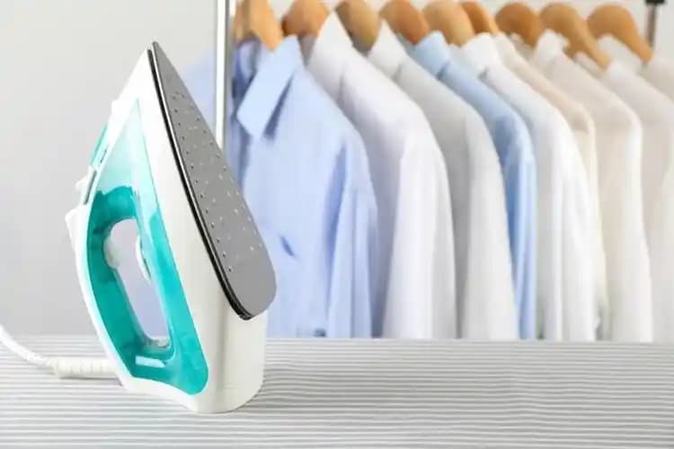 Ütüye Yumuşatıcı Koymak Cihazı ve Kumaşları Nasıl Etkiler? Detaylı İnceleme