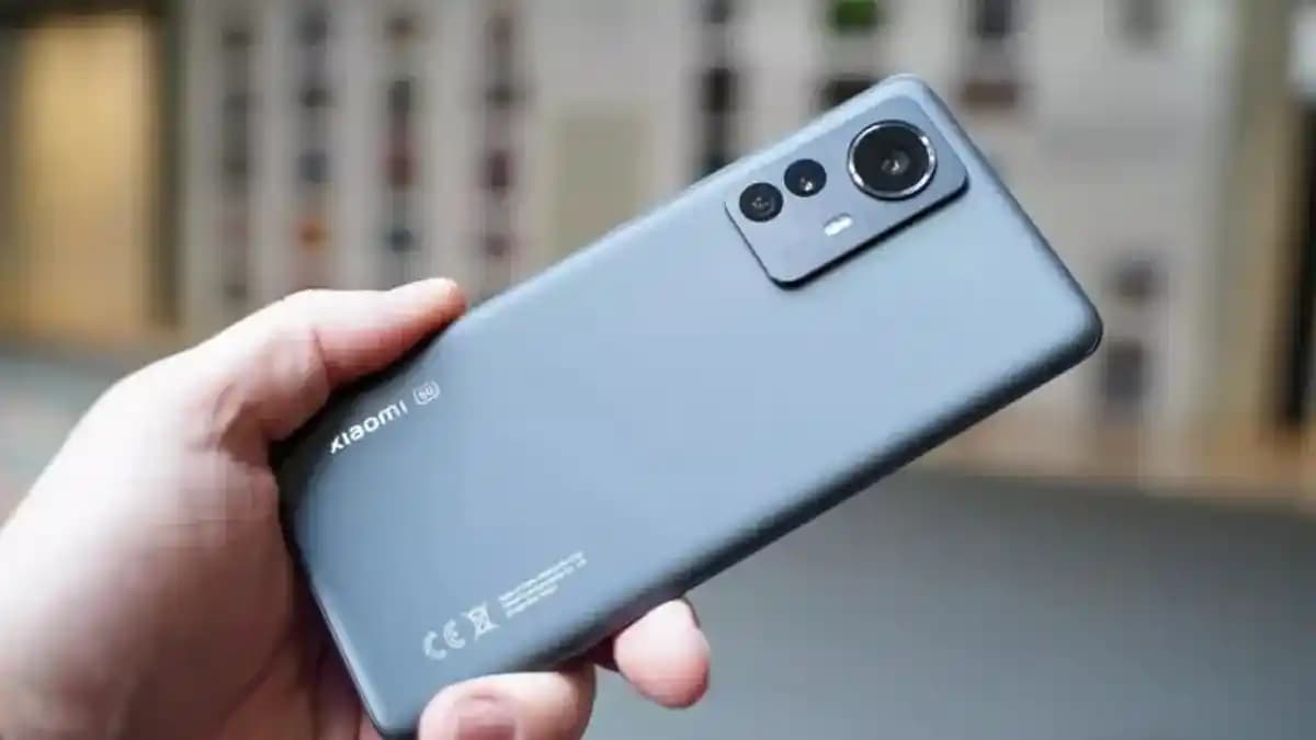 Xiaomi 12 Pro Özellikleri: Üst Düzey Performans ve Gelişmiş Kamera Teknolojisi