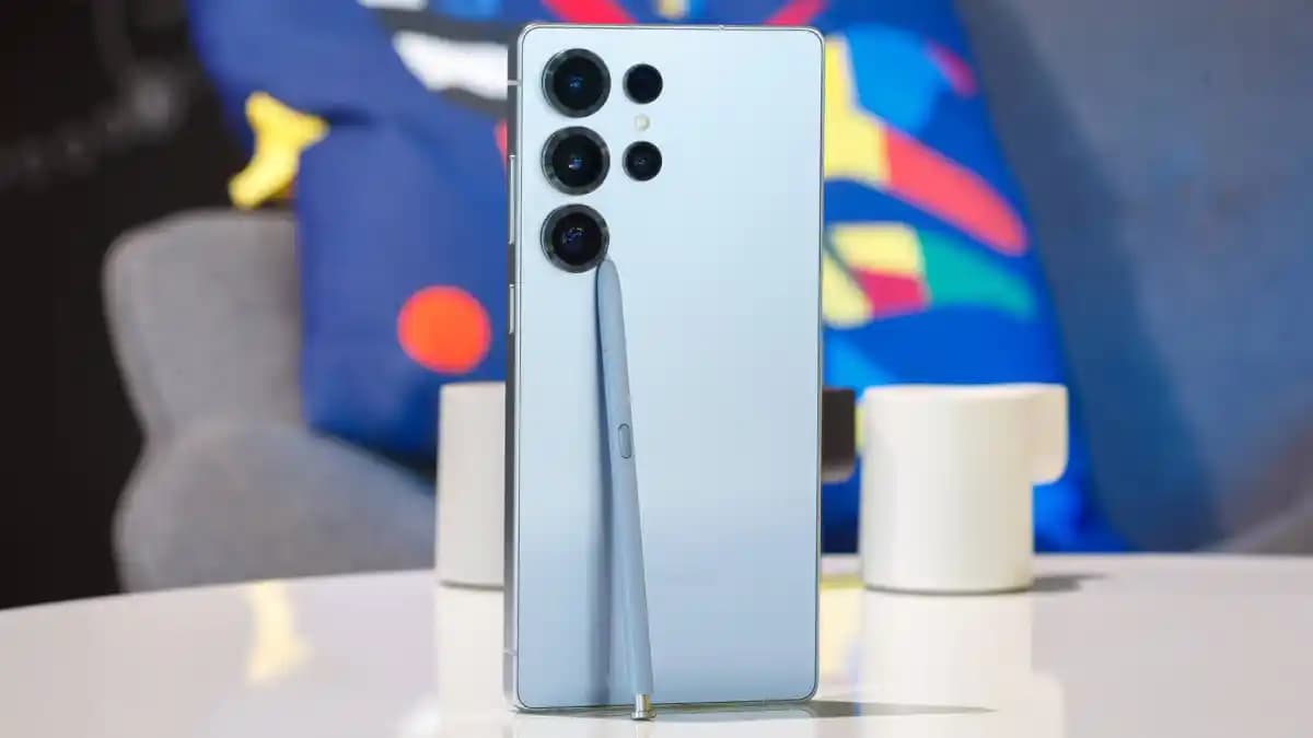 2025 Yılında Akıllı Telefon Sektöründe Beklenen Yenilikler ve Samsung'un Planları